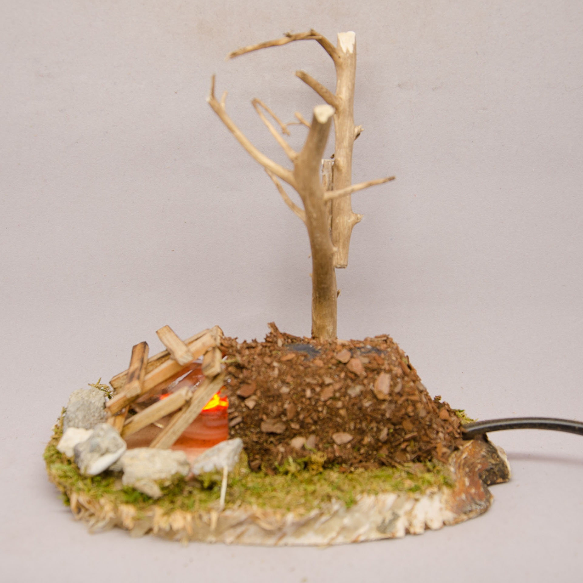 Feuer Flackerlicht mit Baum, 230V Holz, Geweih, Pflanze