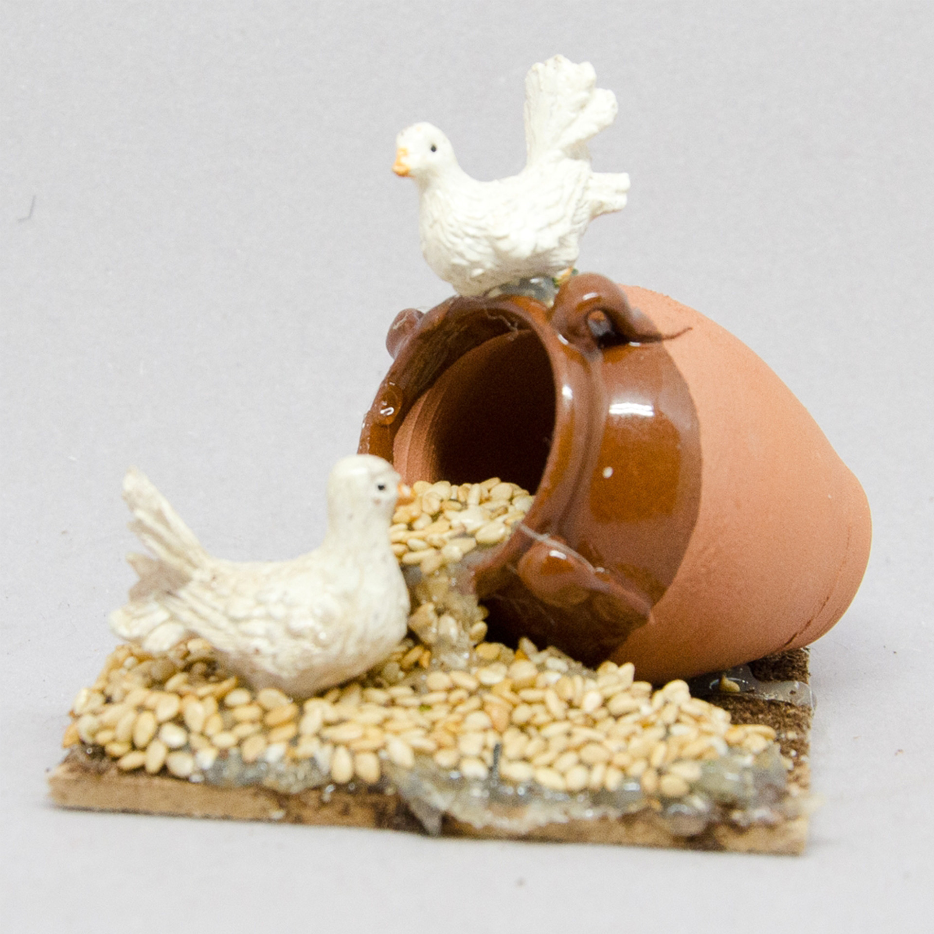 Tauben am Tonkrug Krippe Wichtel Tauben am Tonkrug Krippe Wichtel