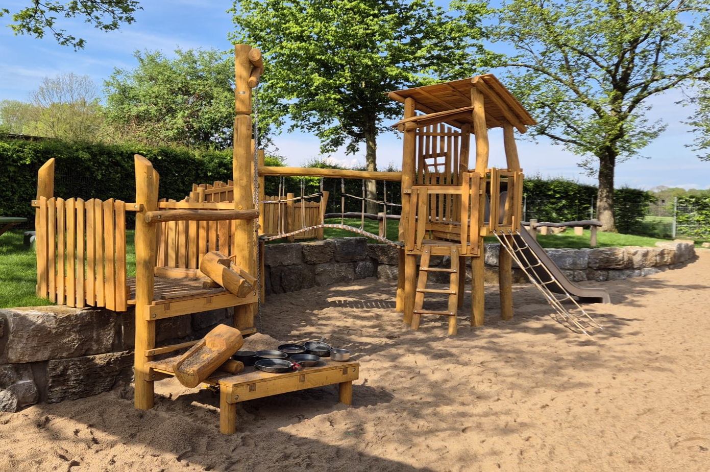 Holz, Spielbereich im Freien, Im Freien, Spielbereich