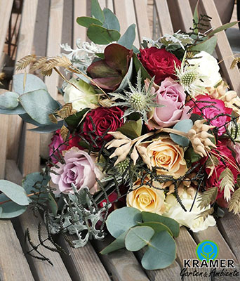 brautstrauss-modern2 moderner bunter brautstrauß mit rosen und eukalyptus