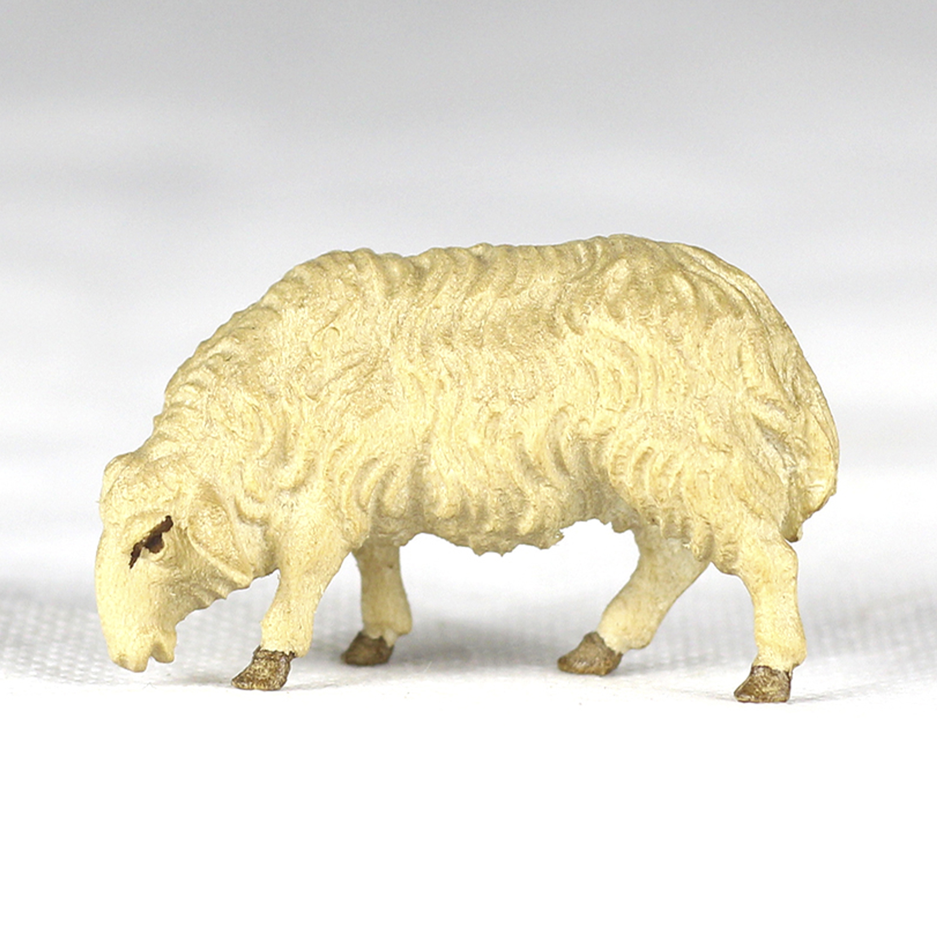 Holzfigur mehrfach gebeizt