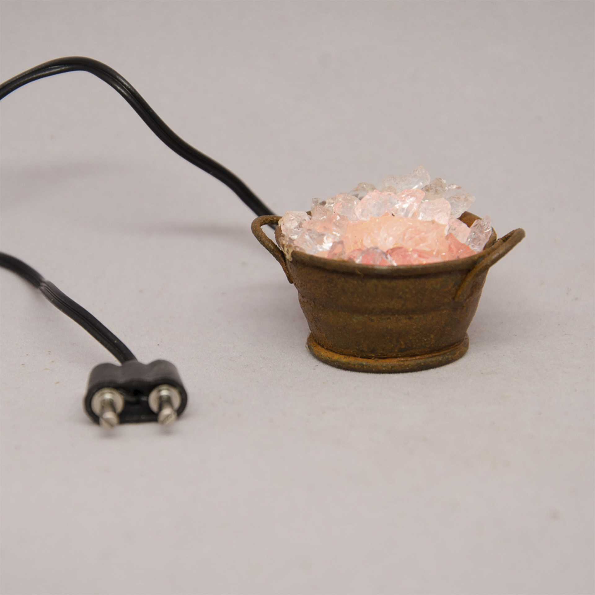 Kessel mit leuchtenden Steinen