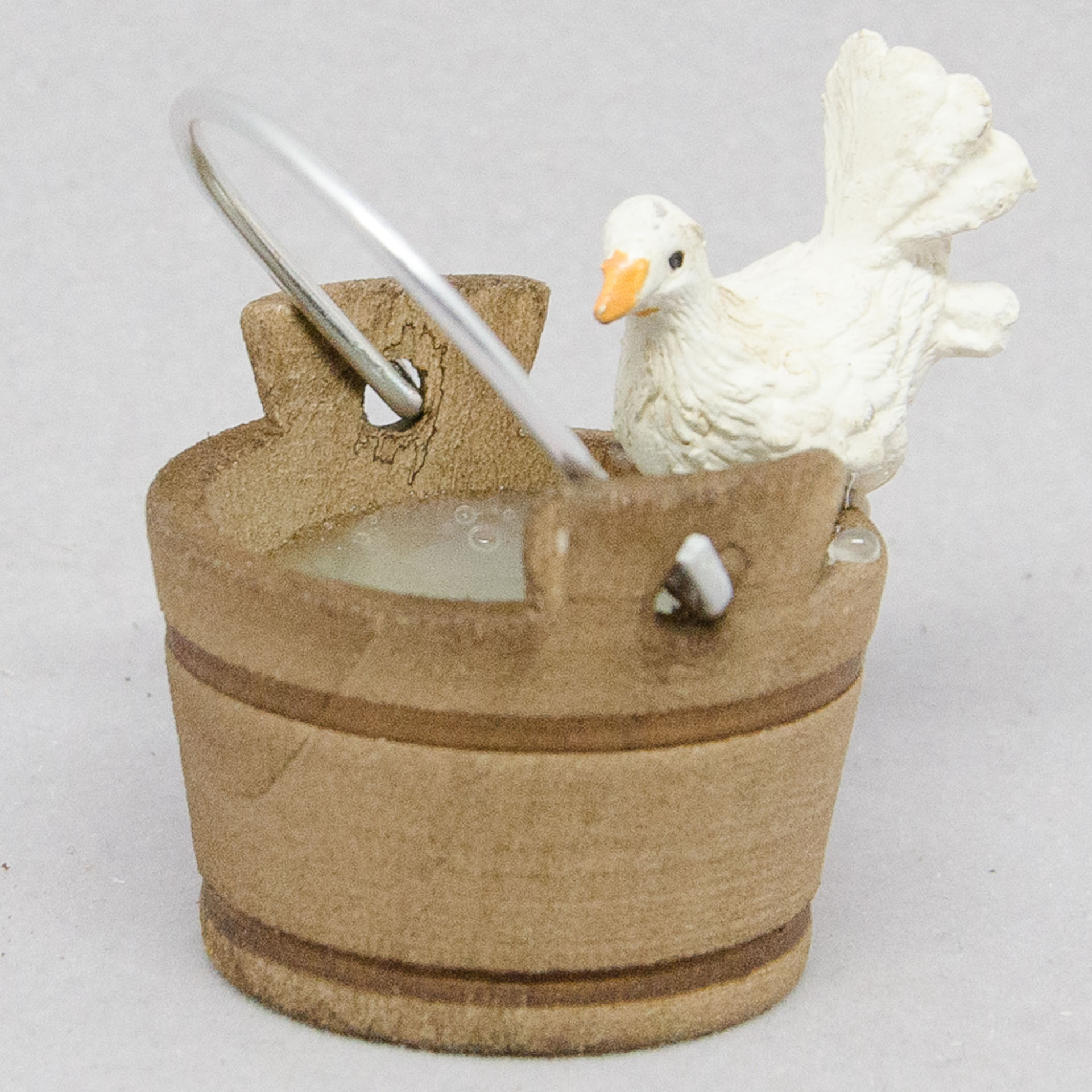 Holzkübel mit Taube Tier, Vogel, Hühnchen, Geflügel