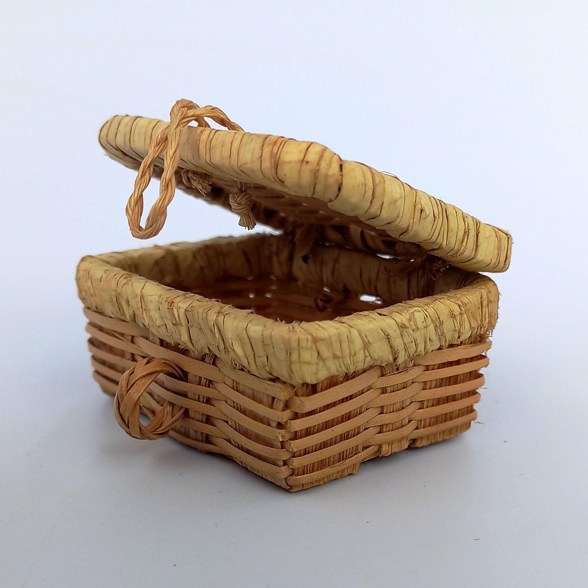 Korbtruhe hell Korbtruhe hell Krippenzubehör Wichtelzubehör