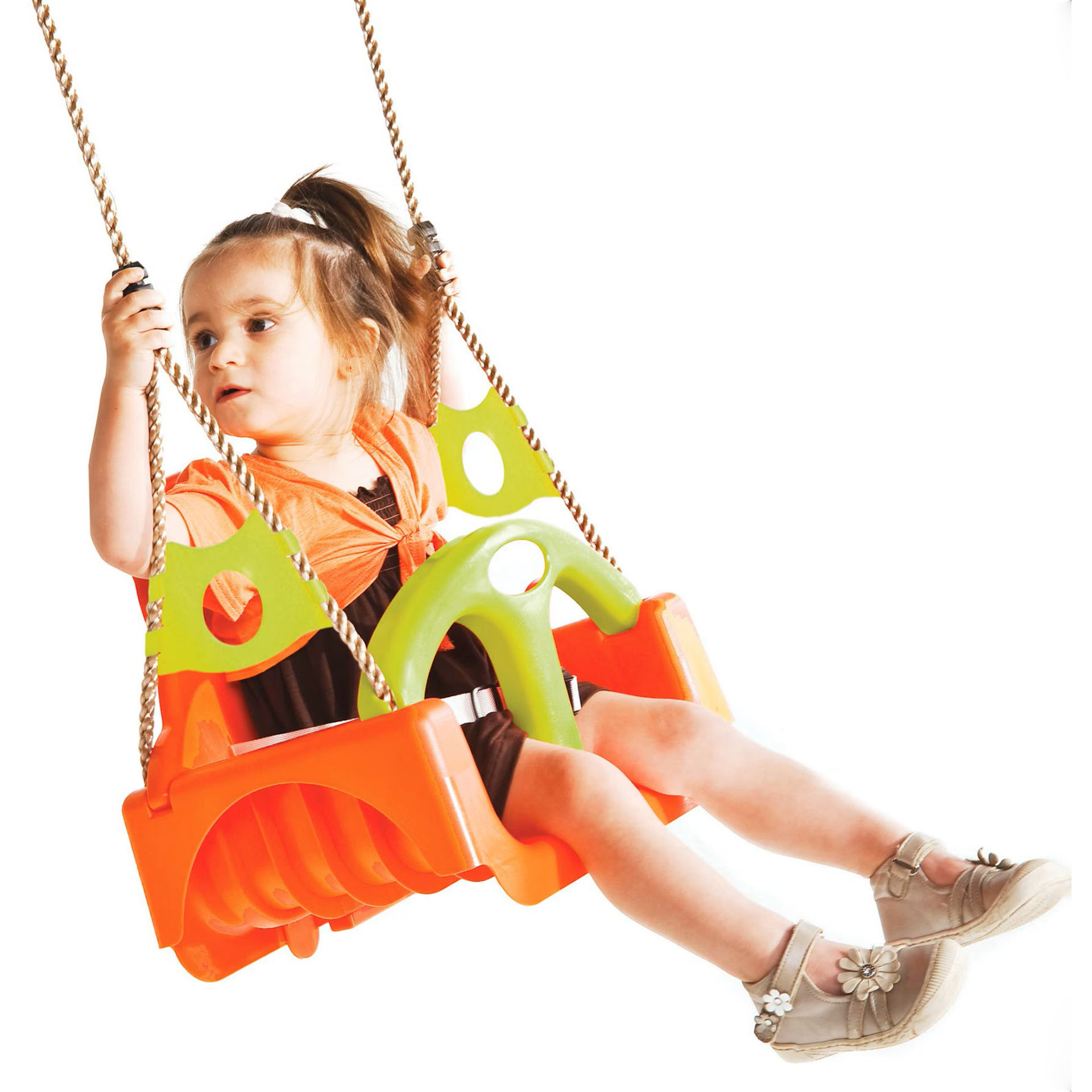 Kinderschaukelsitz TRIX Mädchen sitzt in Kinderschaukel