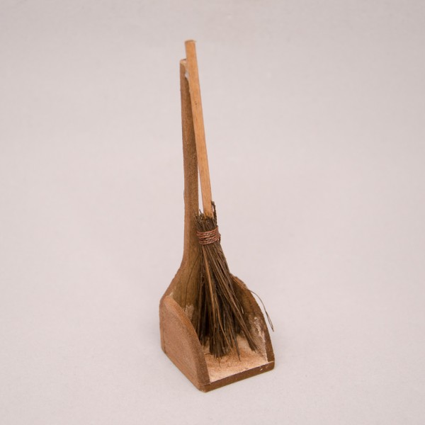 Besen mit Kehrschaufel Besen mit Kehrschaufel