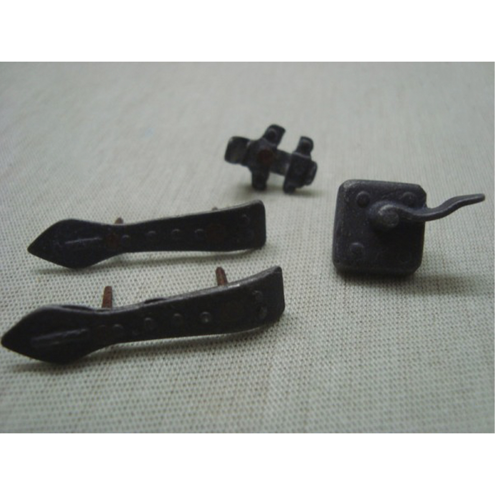 Set aus Türdrücker und Türscharnieren aus Zinn