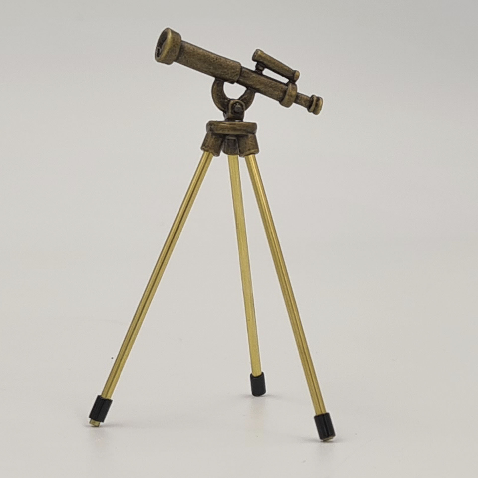 Teleskop auf drei Beinen für den Wichtel als Himmelsentdecker