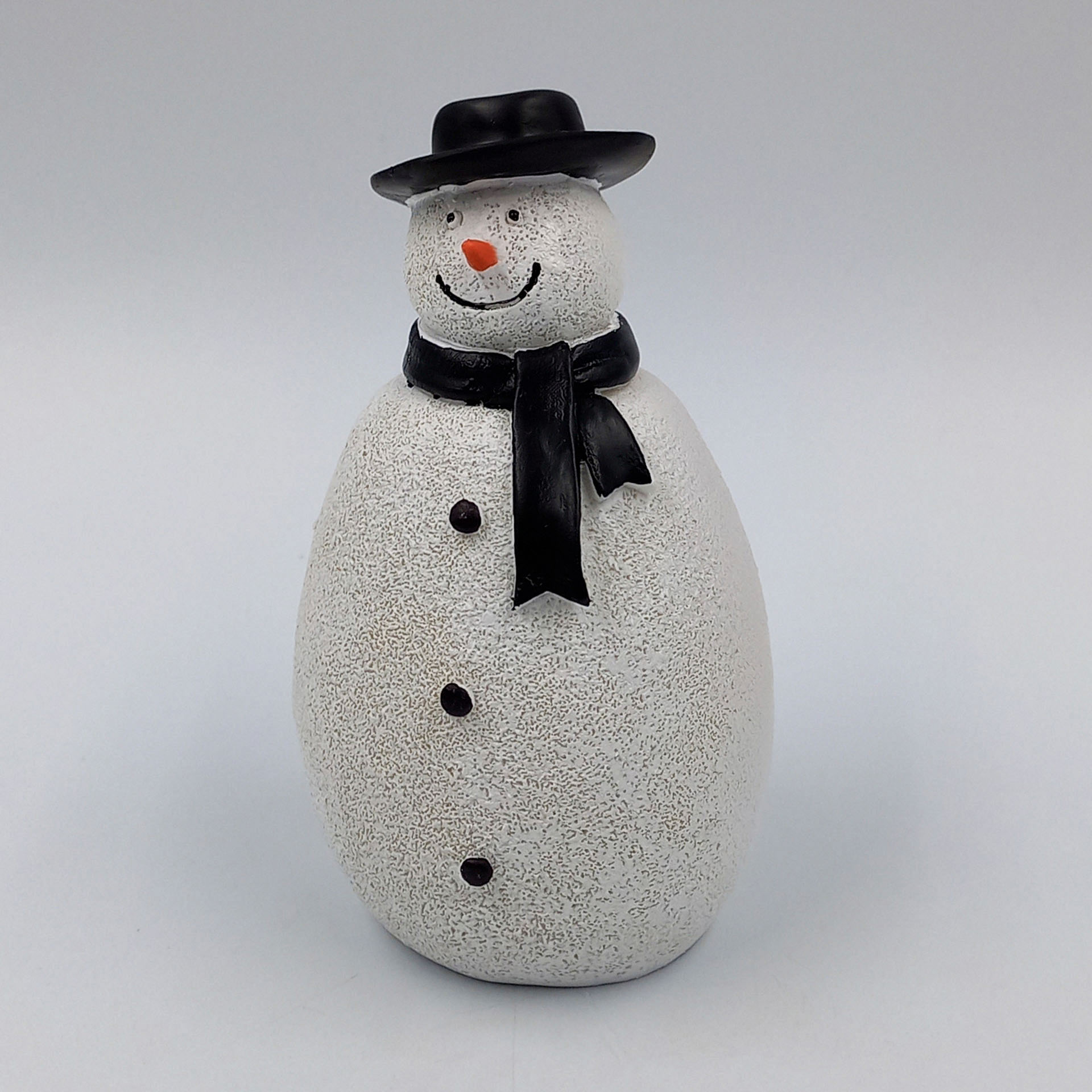 Schneemann mit schwarzem Hut Schneemann zur winterlichen Dekoration, Natur, Draußen, Winter, Schnee, Schneemann, Natur, Draußen, Winter, Schnee, Schneemann
