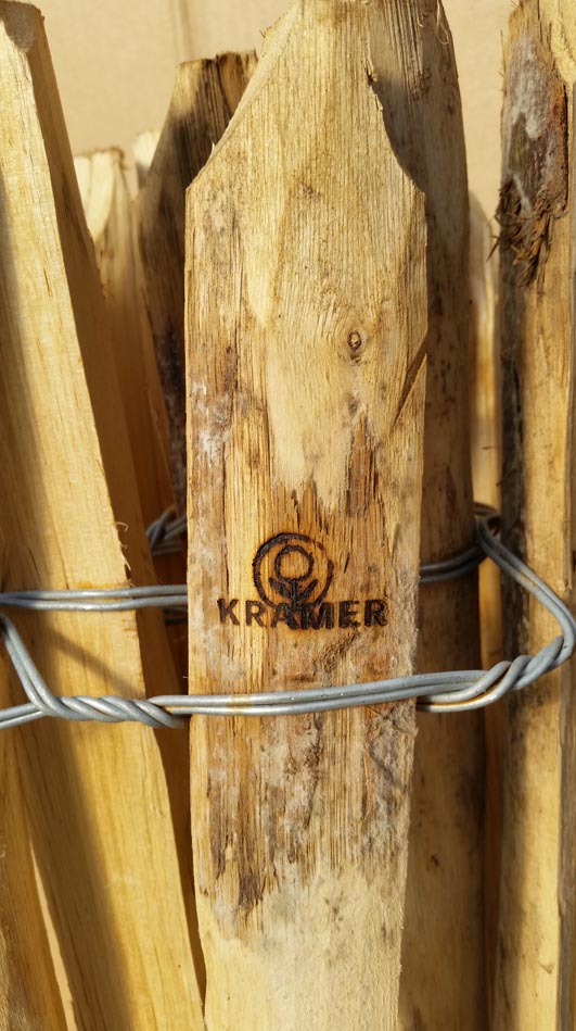 Staketenzaun mit Drahtbindung und Branding von  Kramer