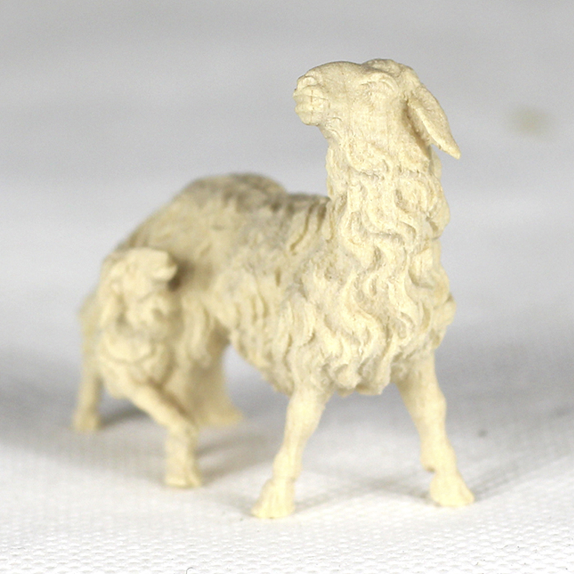 Krippenfigur Schaf in natur aus der Serie der Ulrich Krippe