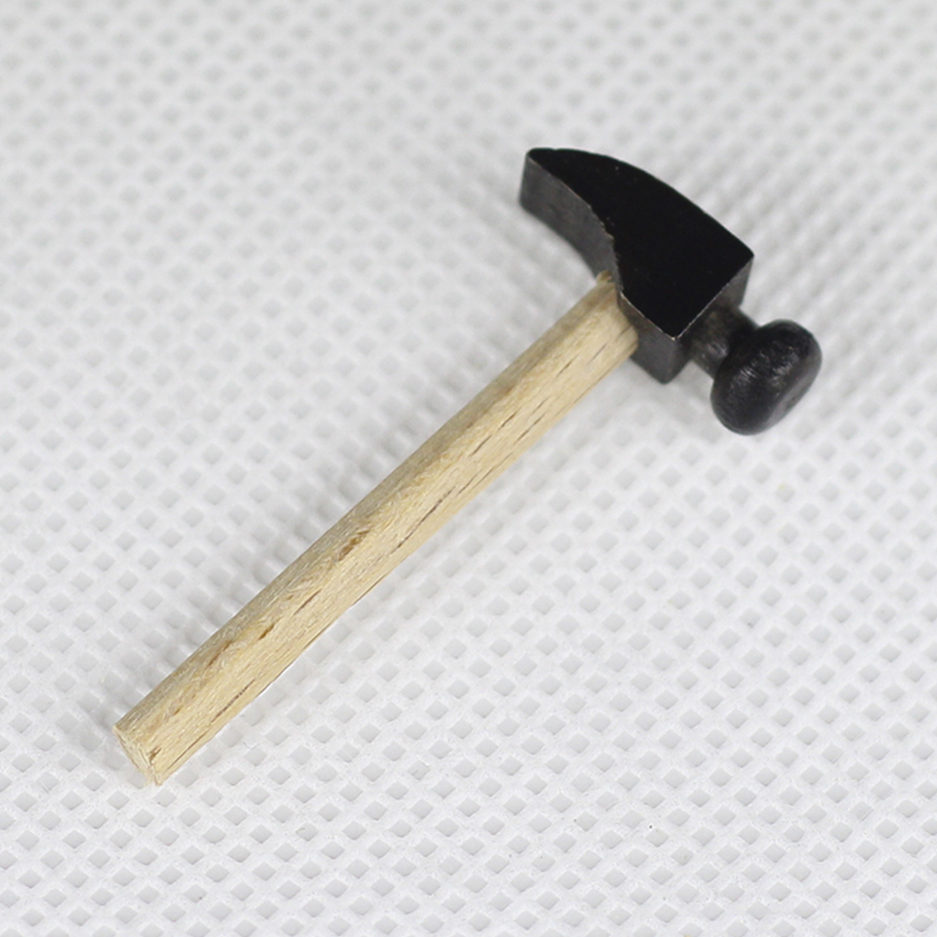 Schusterhammer mit hellem Holzgriff