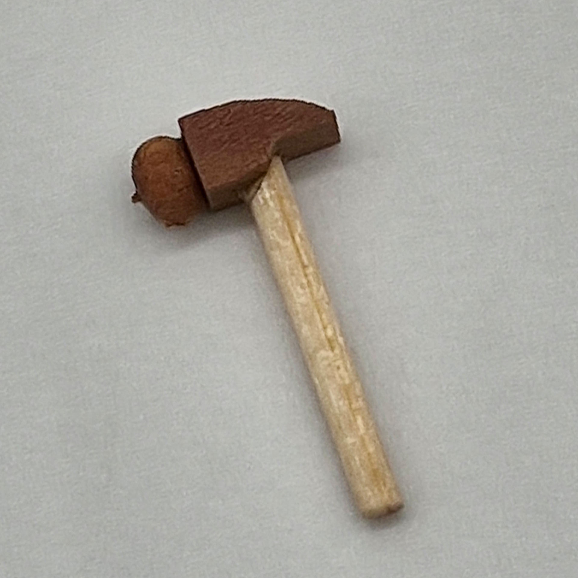 Schusterhammer mit hellem Holzgriff, Gerät, Hammer, Werkzeug, Holzhammer, Klub Mace, Gerät, Hammer, Werkzeug, Holzhammer, Klub Mace, Gerät, Hammer, Werkzeug, Holzhammer