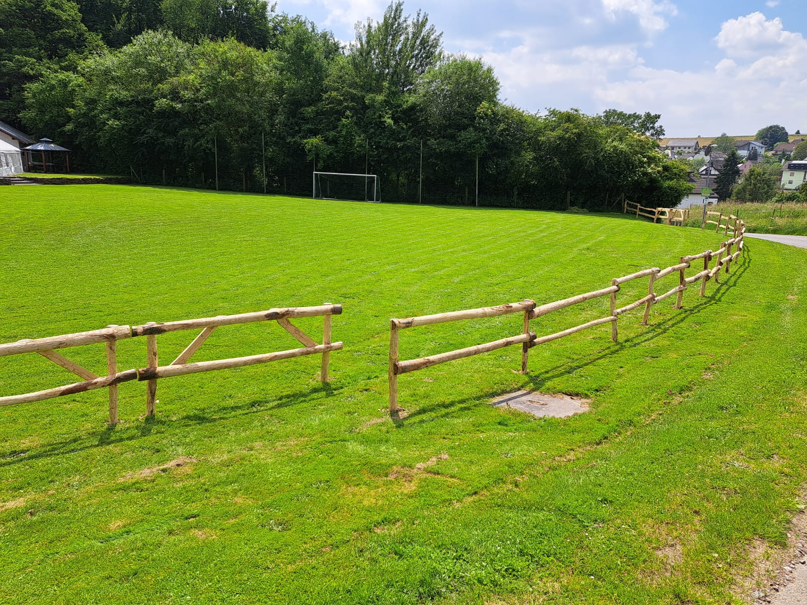 Durchlaufschutz Fußballplatz aus Edelkastanienholz