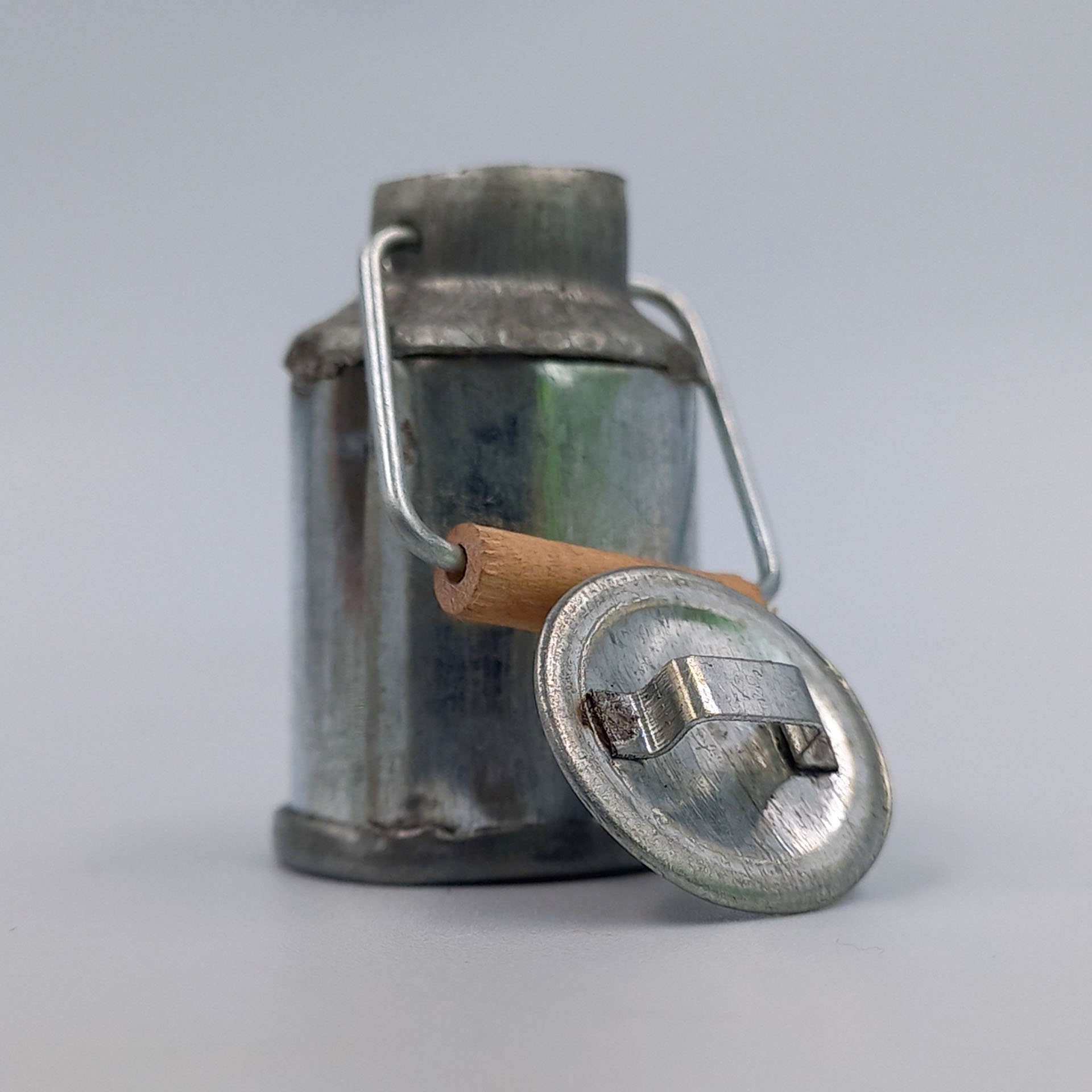 verzinkte Milchkanne mit Henkel und deckel, 3,5cm hoch