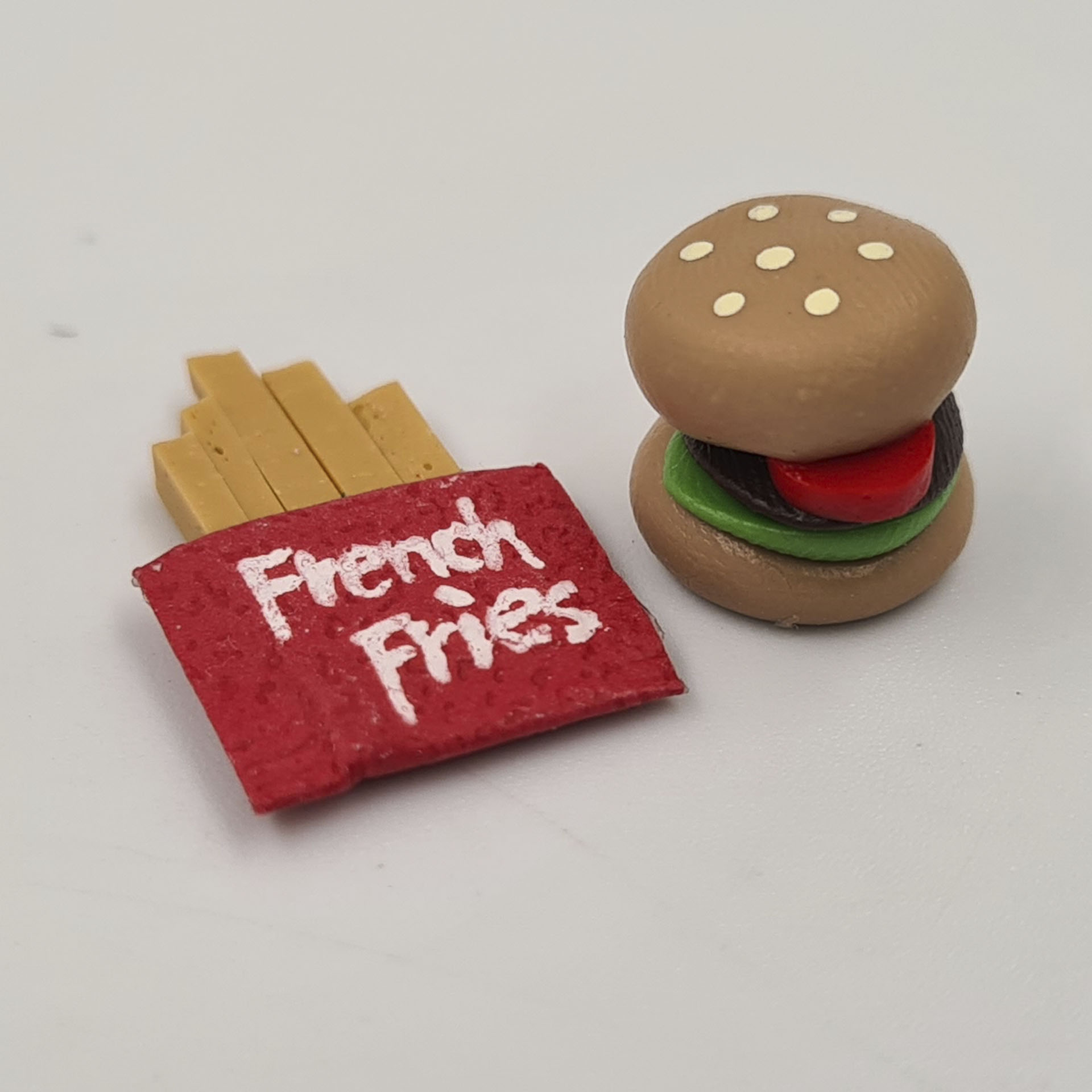 Burger mit Fritten