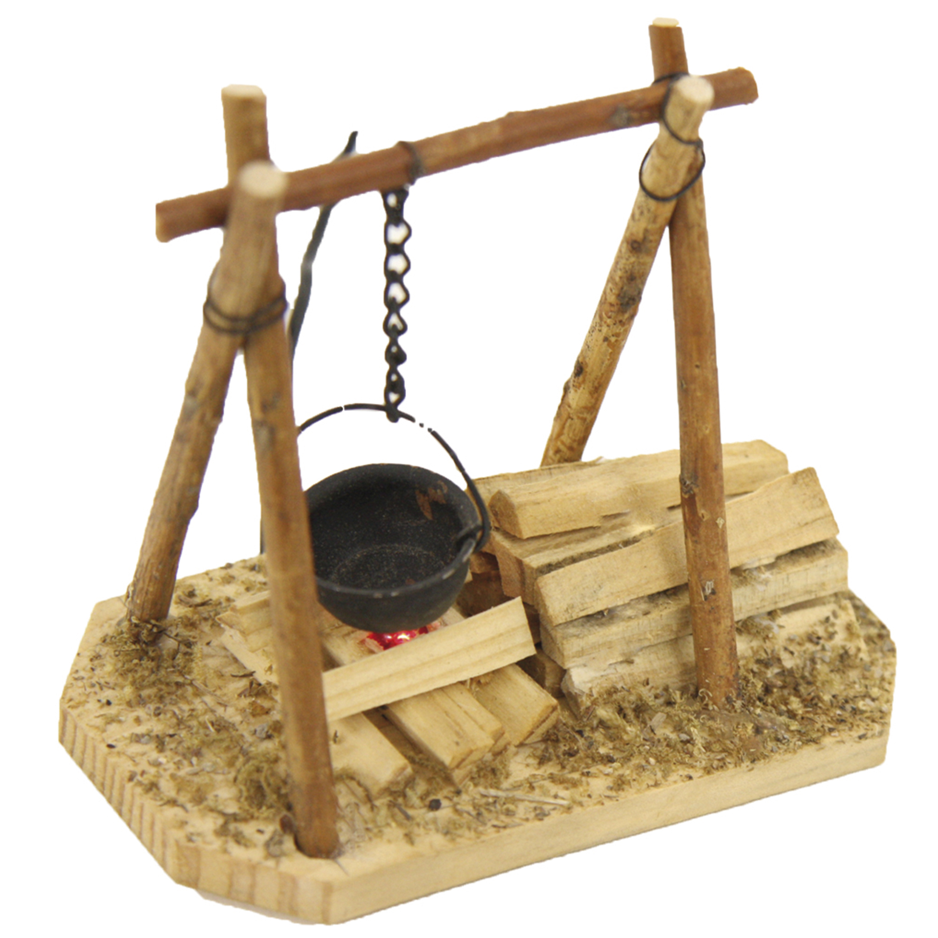 Lagerfeuer mit Holzstoß Holzstoß auf Holzplatte, Metallkessel über Feuer