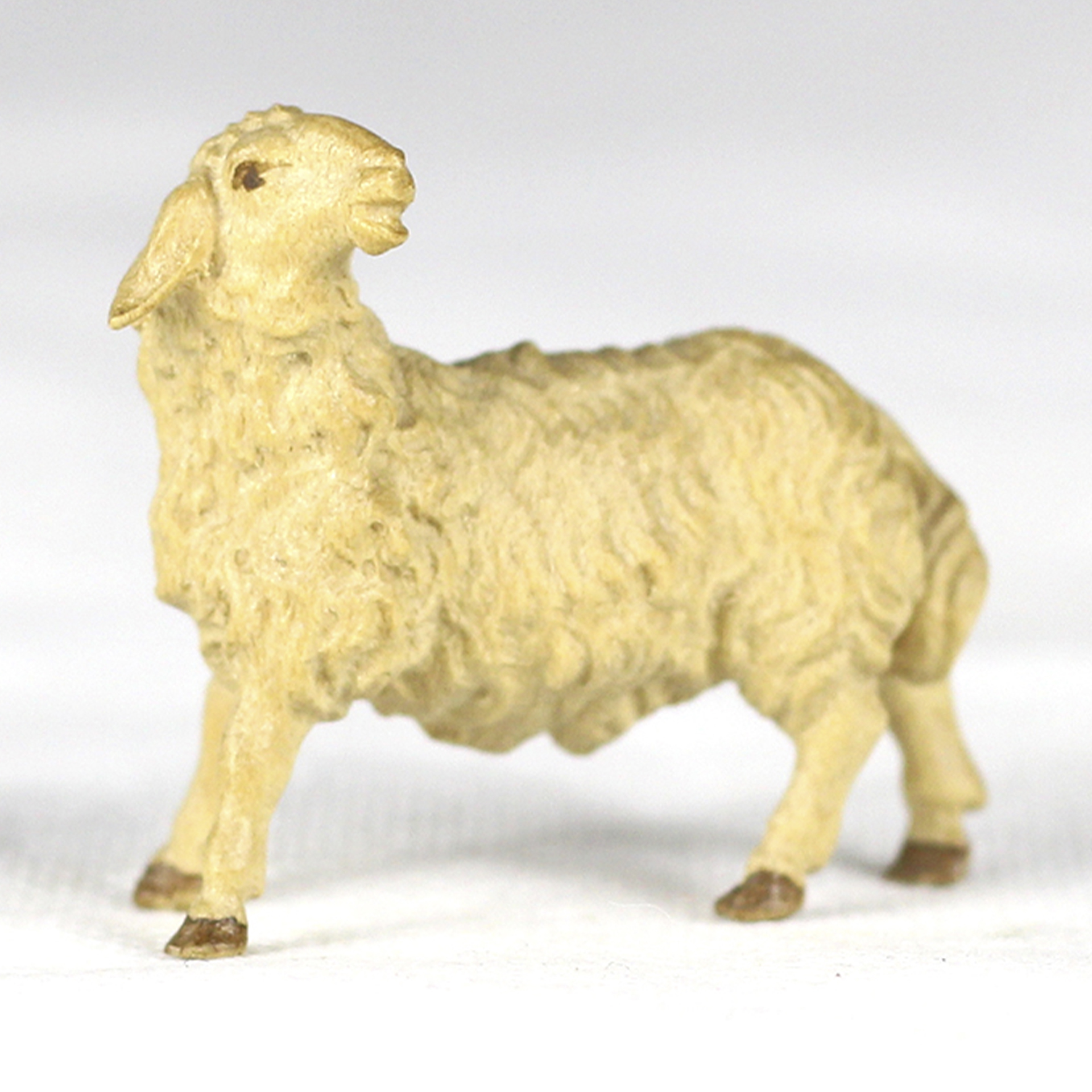 Holzfigur Schaf links schauend