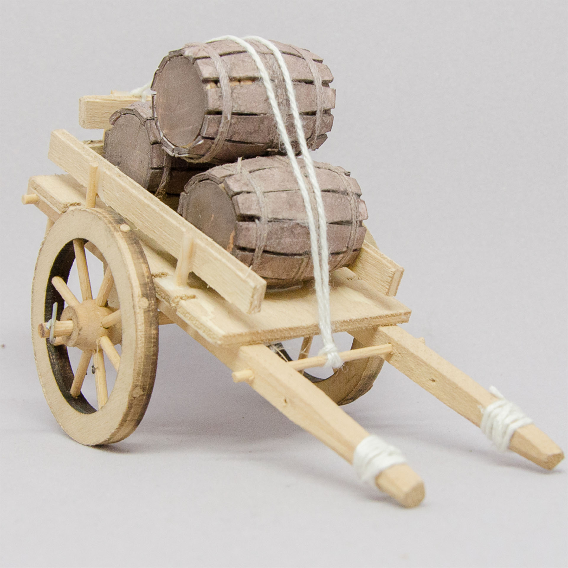 Leiterwagen mit Holzfässer