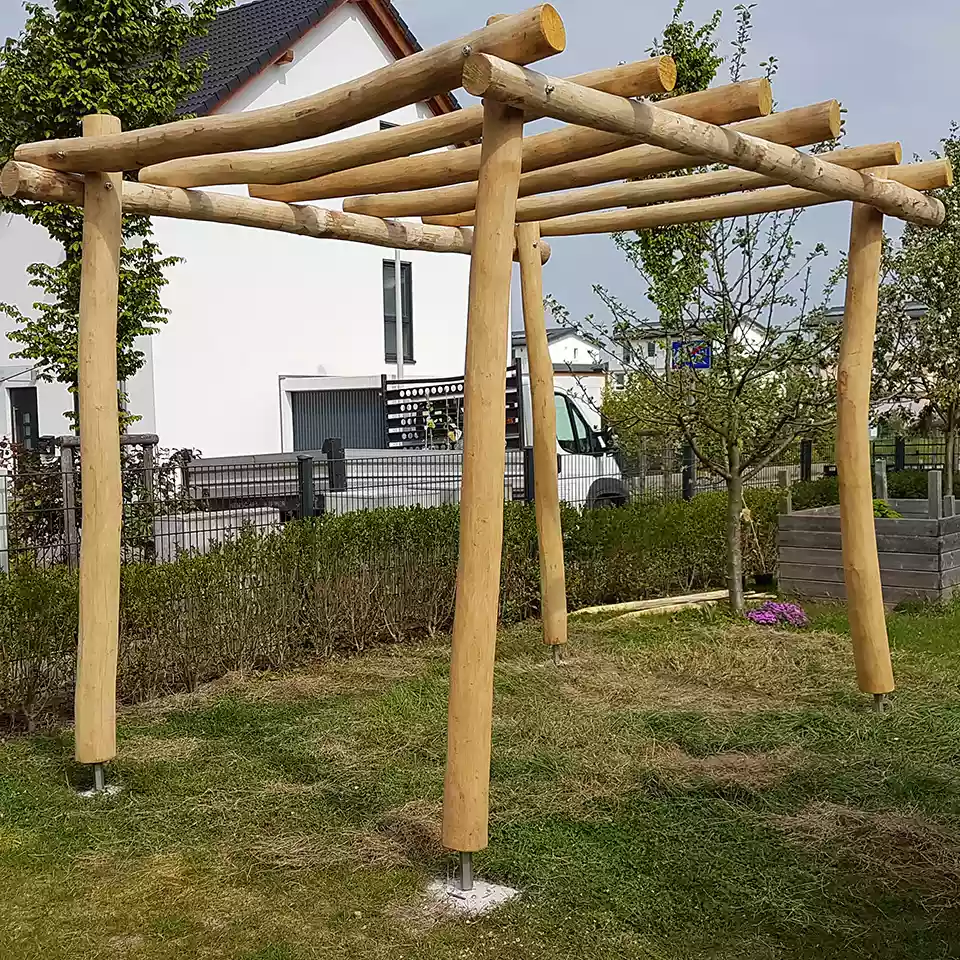 Pergola aus Robinienstämmen Pergola aus Robinienstämmen